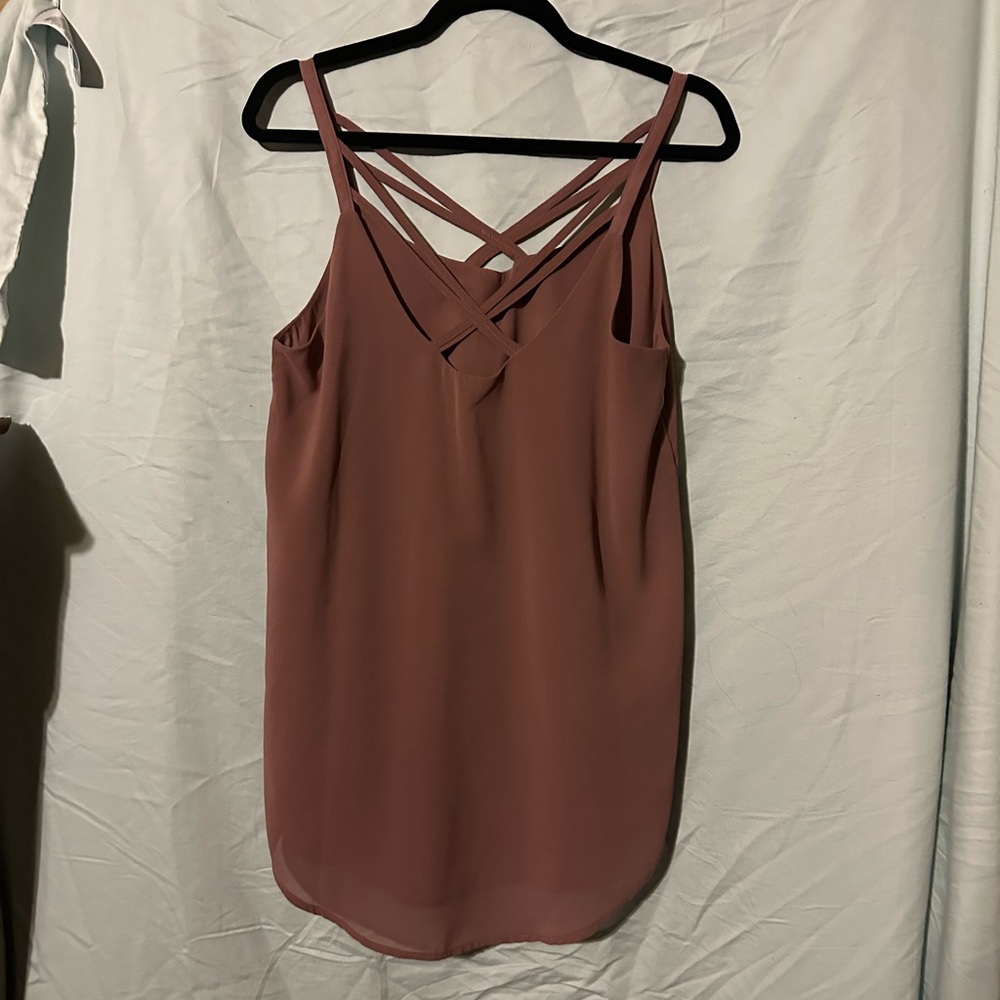 Cross strap tank